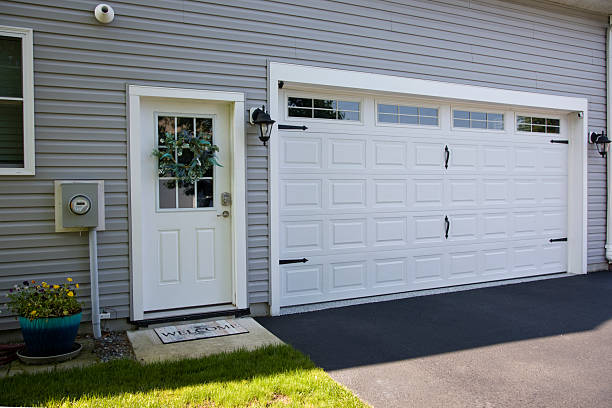 24/7 Emergency Garage Door Panel Replacement experts in Cave Spring, VA